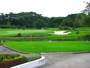 フィリピン人ゴルフプレイヤーの名をとったミモザのゴルフコース